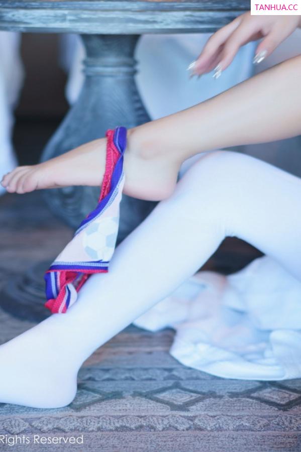 laura阿姣  [XiuRen]高清写真图 2022.12.15 No.6004 laura阿姣 美腿足球第44张图片